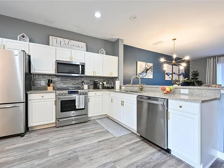 981 Hampton Cir #119 — Photo 9