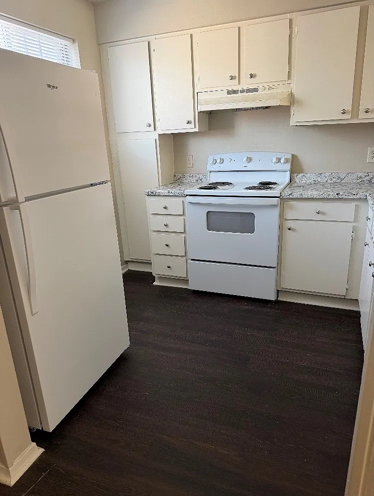 2 bed, 1100 sqft, $975 — Photo 1