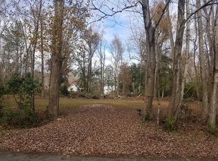 140 Country Club Ln, Newport, NC 28570