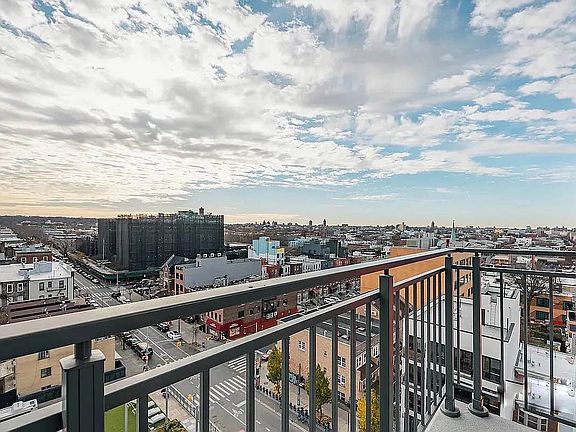 5th image of 1510 Gates Ave #706