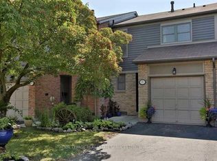 4111 Arbour Green Dr #7, Mississauga, ON L5L2Z2