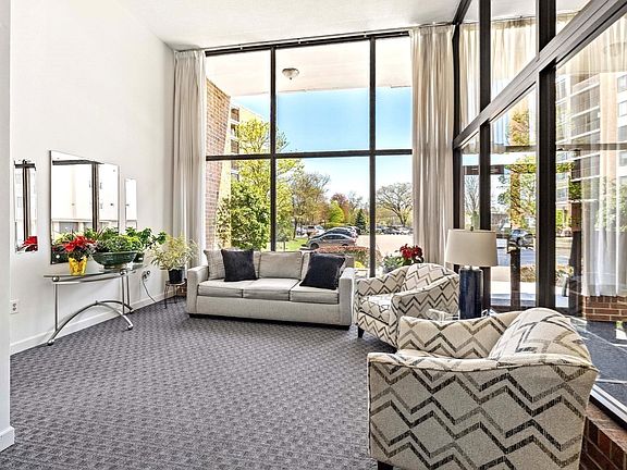 4th image of 51 Melrose St APT 5F