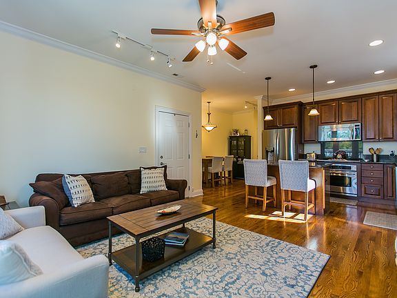 4th image of 5057 N Northwest Hwy APT 2S