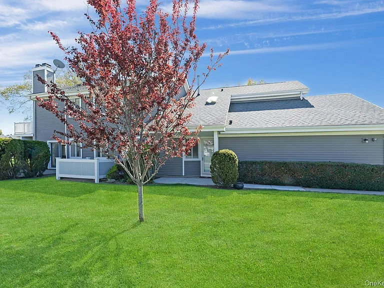 367 Seabreeze Ct — Photo 2