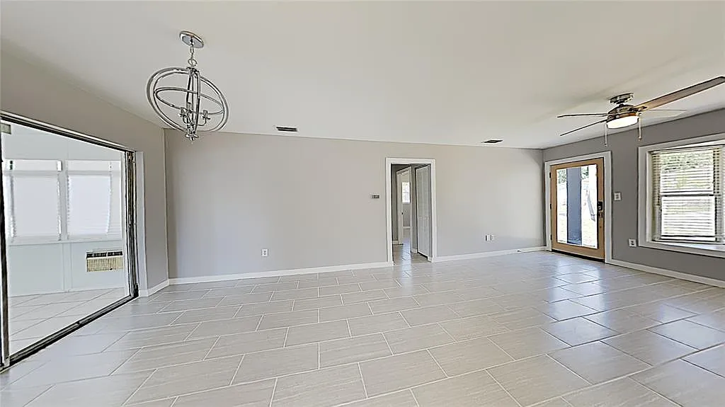3 bed, 2.0 bath, 1215 sqft, $3,300 — Photo 4
