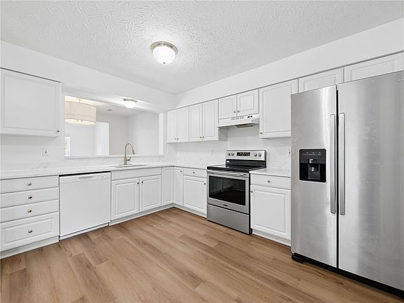 5th image of 4186 Village Dr