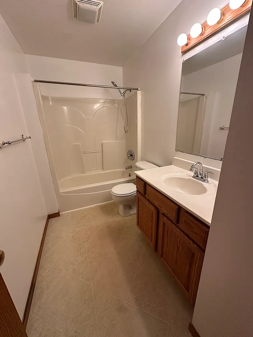 2 bed, 780 sqft, $1,300 — Photo 4