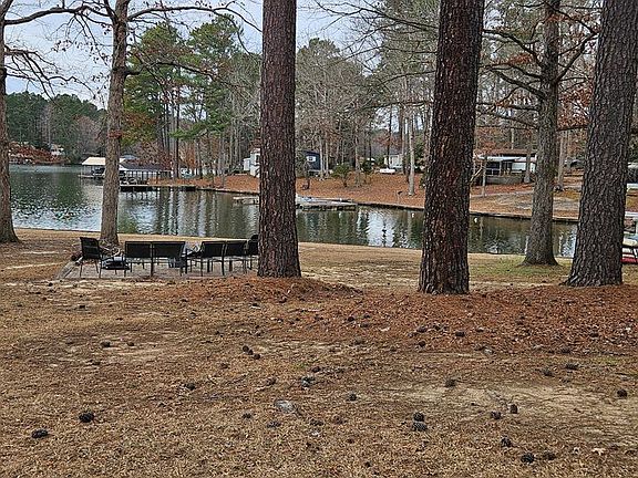 4th image of 261 Wall Cove Ln