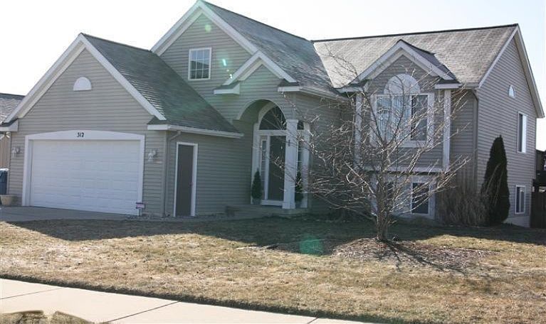 1st image of 312 Summer Cir SE