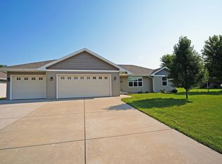 2087 Verlin Rd, Green Bay, WI 54311