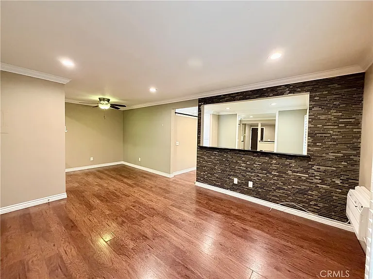 960 E Bonita Ave #3 — Photo 2