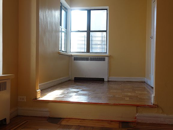 3rd image of 114 W 183rd St APT 1E