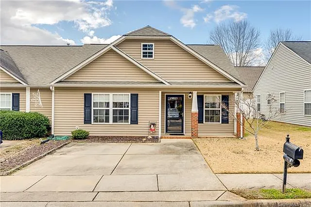 1615 Clemmon Sanders Cir #26B photo 1