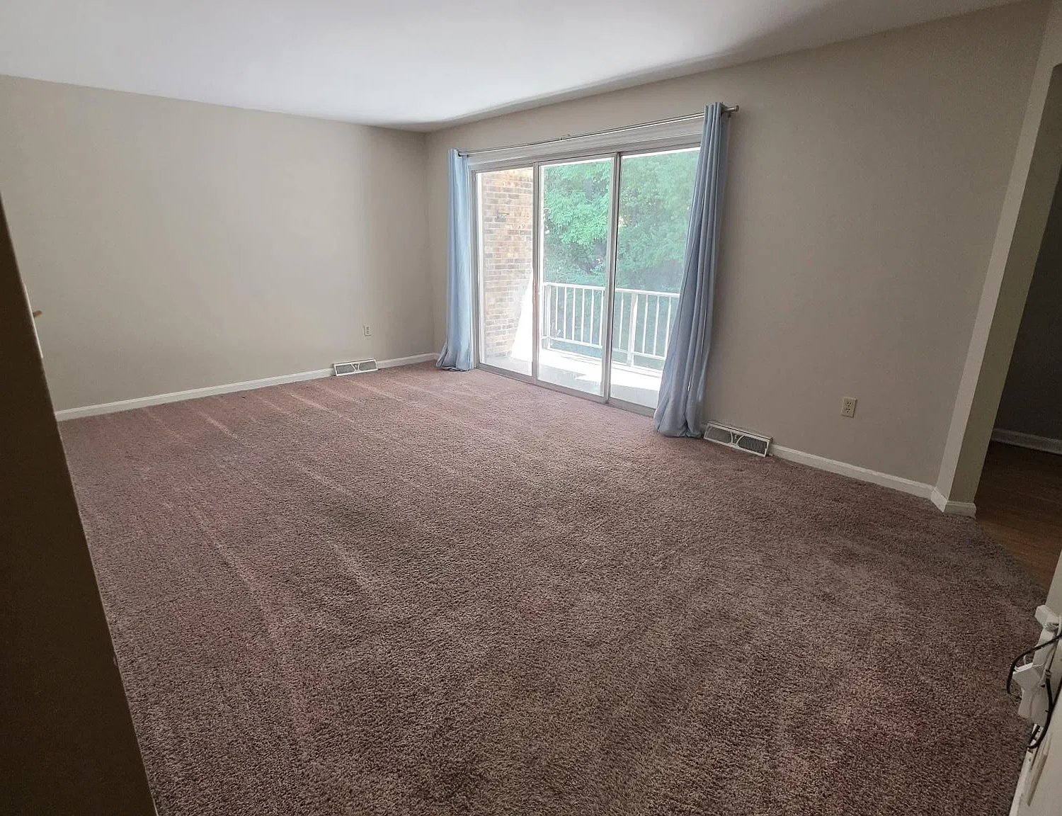 2 bed, 1000 sqft, $1,450 — Photo 2