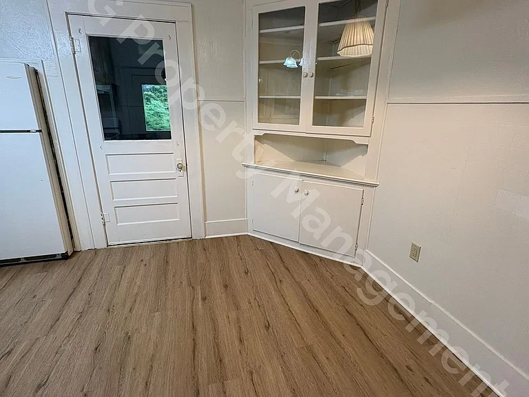 2028 Johnston Ave — Photo 7
