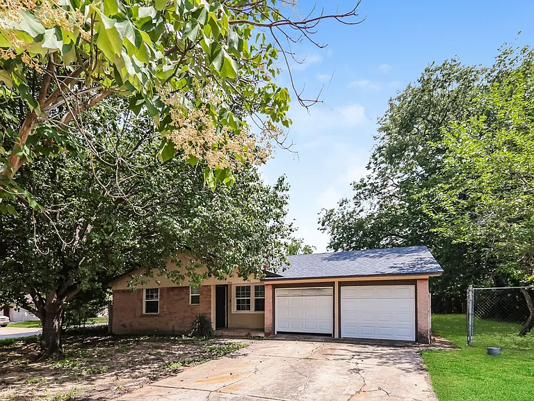 1754 E Red Bird Ln — Photo 2