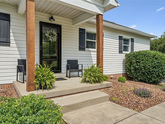 3rd image of 101 Caitlin Ct