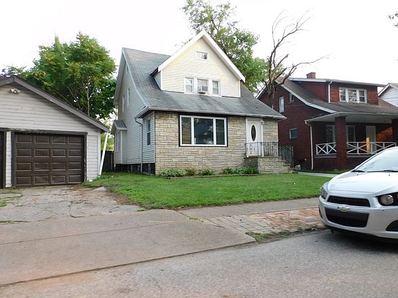 3rd image of 2205 Roanoke Ave