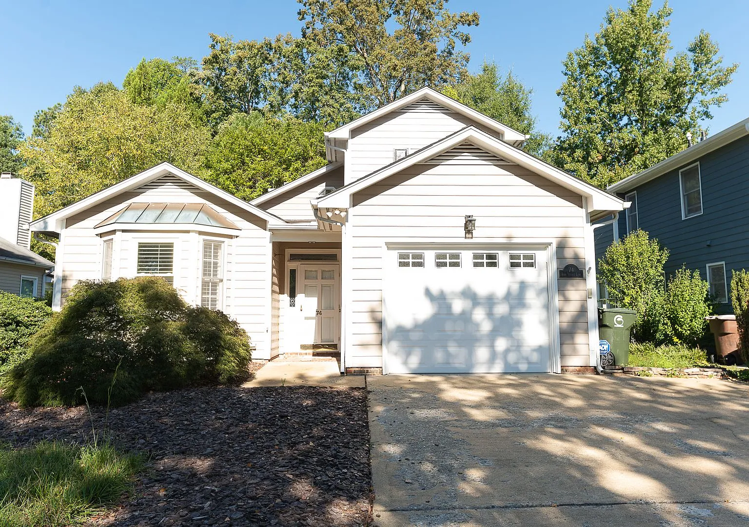 3 Bedroom Irving Park Village Home with Pond Views, Garage & Community Pool — Photo 1