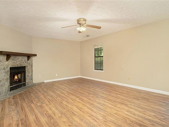 4th image of 4695 Barnes Ct