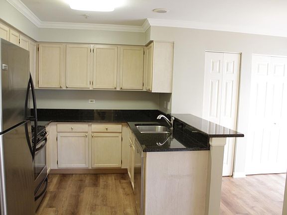4th image of 1341 Orleans Dr