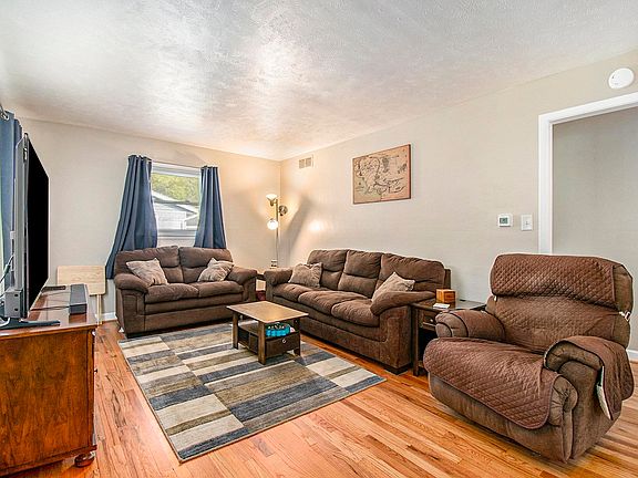 5th image of 17326 Wilshire Dr