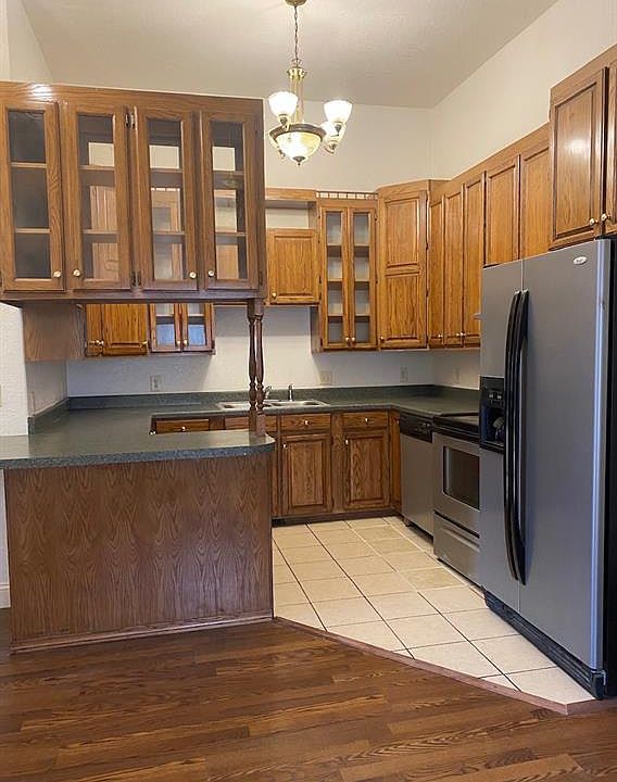 2nd image of 1018 E Main St