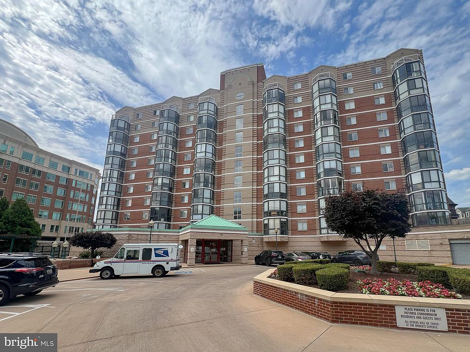 1st image of 24 Courthouse Sq APT 1008