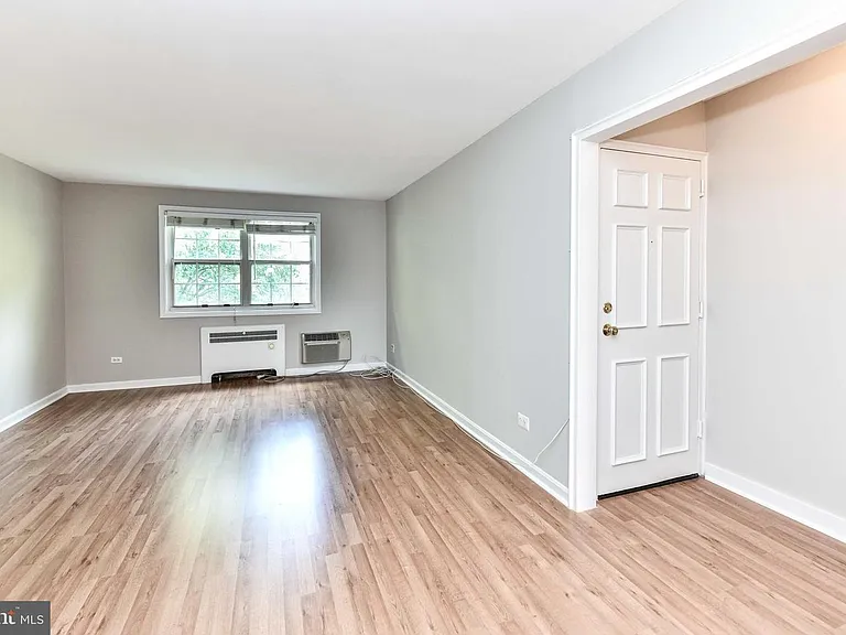 4358 N Pershing Dr #4 — Photo 10