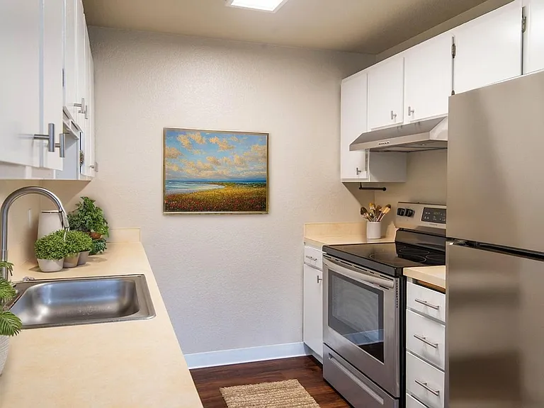 Westmont Apartments — Photo 6