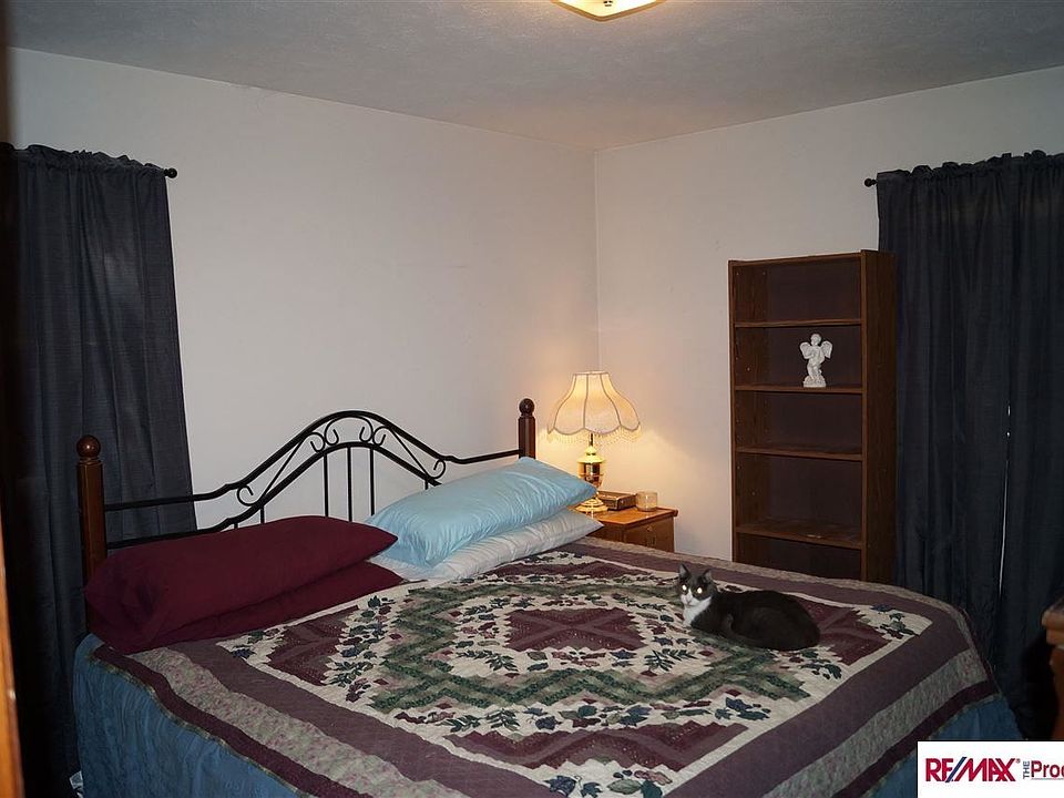 2nd image of 8822 Holmes St