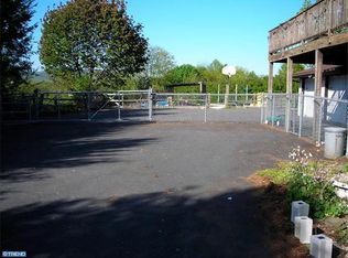 352 Donne Rd, Hamburg, PA 19526