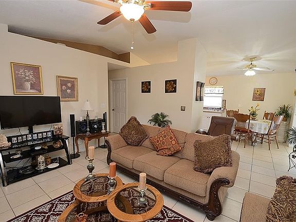 5th image of 471 Lark Ct