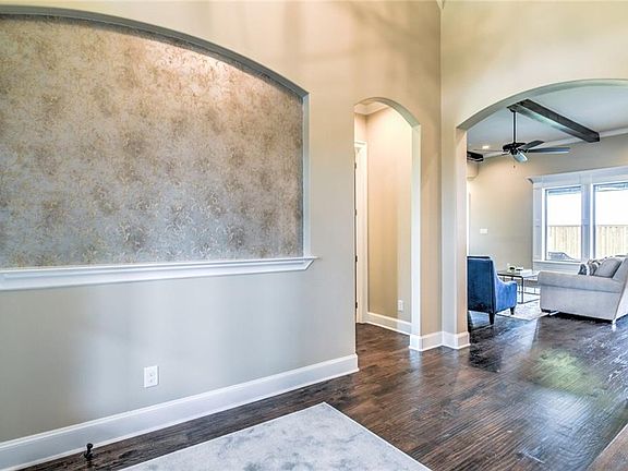 2nd image of 1107 Knoll Crest Dr