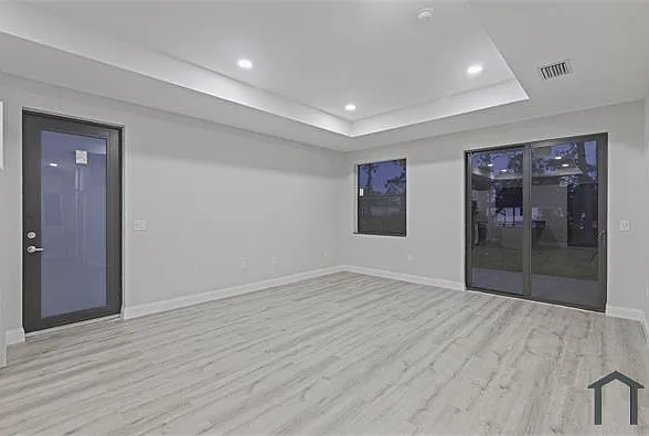 2 bed, 1052 sqft, $1,675 — Photo 4