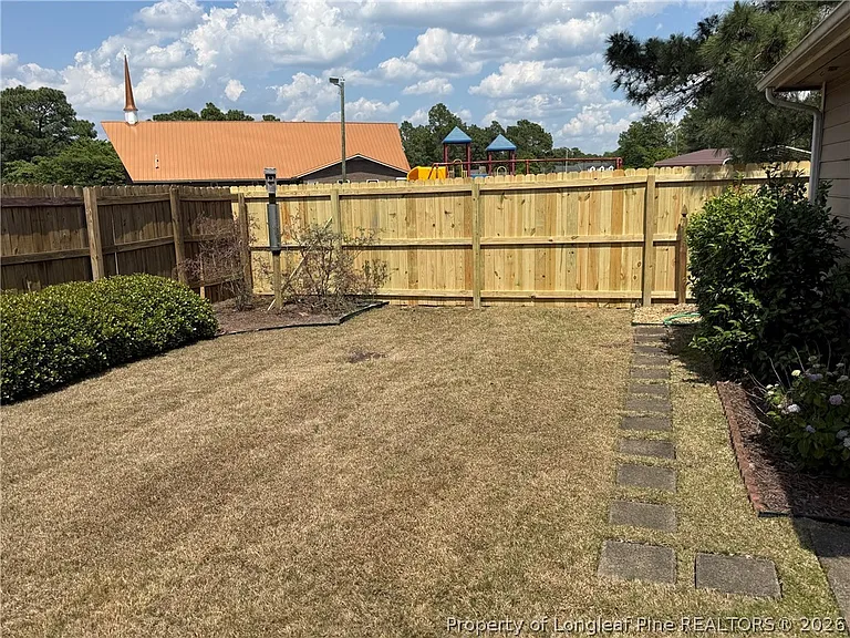 1813 Stetson Ln — Photo 15