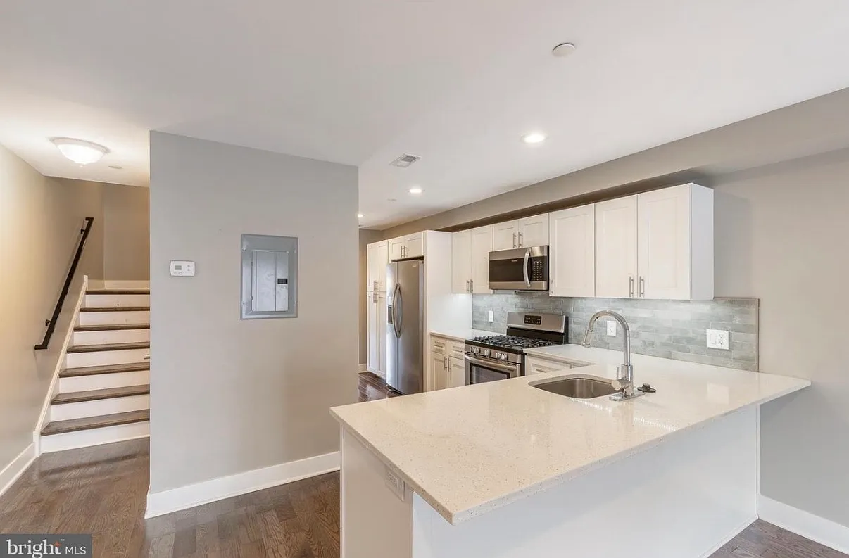 2 bed, 2.5 bath, 1409 sqft, $2,600 — Photo 4