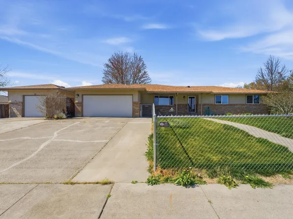 1923 Hummingbird Ln, West Richland, WA 99353