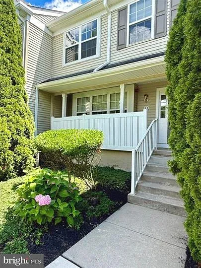 2 bed, 2.5 bath, 1258 sqft, $2,350 — Photo 1