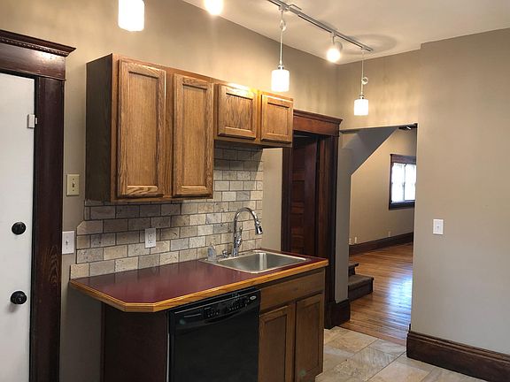 4th image of 118 N Green St