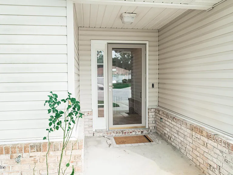 511 Chancellor Dr E — Photo 46