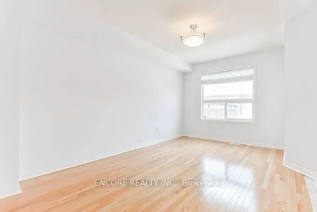 1006 Bur Oak Ave — Photo 5