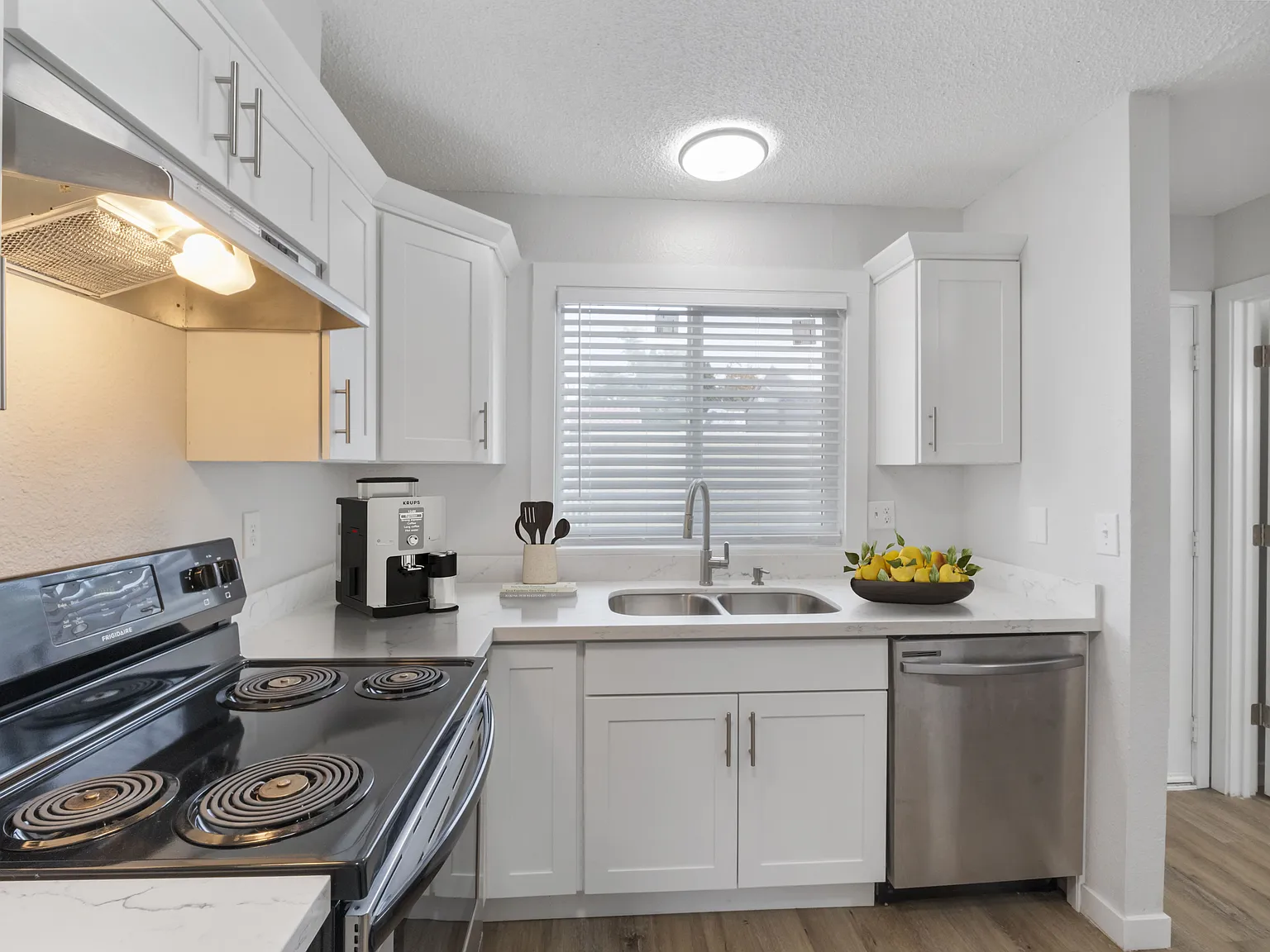Columbia Crest Townhomes — Photo 2