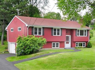 39 W Point Ter, Tariffville, CT 06081