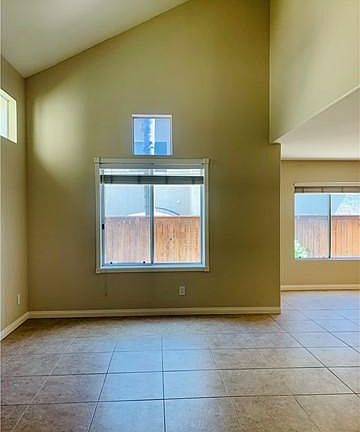 4th image of 4 Soho Ct #35