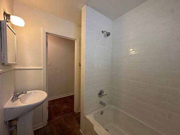 4th image of 613 Oakland St