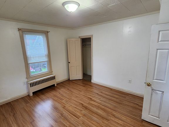 3rd image of 198 Morris St #2