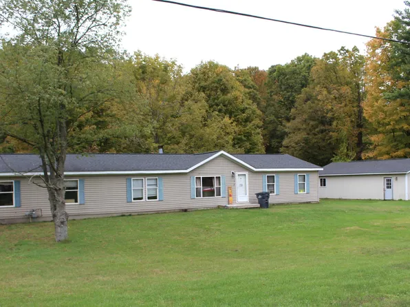 18242 32nd St, Gobles, MI 49055