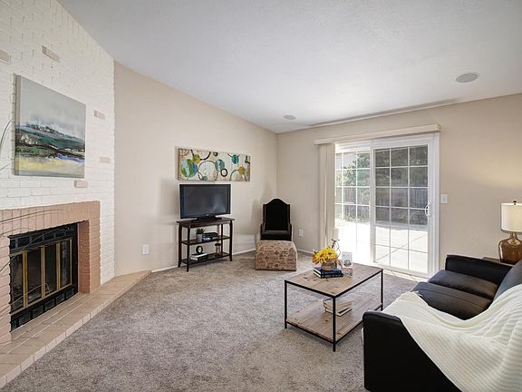 2nd image of 810 Portugal Way