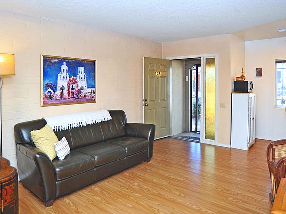 2nd image of 138 W Calle Del Ano